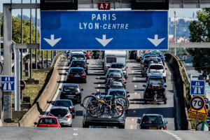 நாடு முழுவதும் - வீதிகளில் போக்குவரத்து நெரிசல்!!