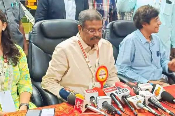 மாணவர்களின் கல்வி தரத்தை உயர்த்த நடவடிக்கை ! தர்மேந்திர பிரதான்