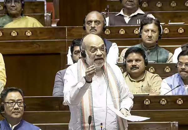 சிதம்பரம் யாரை பாதுகாக்க விரும்புகிறார்: அமித்ஷா கேள்வி