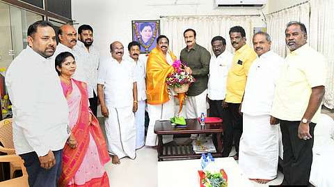 கூடுதல் இடங்களை கேட்கும் பாமக.. அதிமுக கணக்கு என்ன?