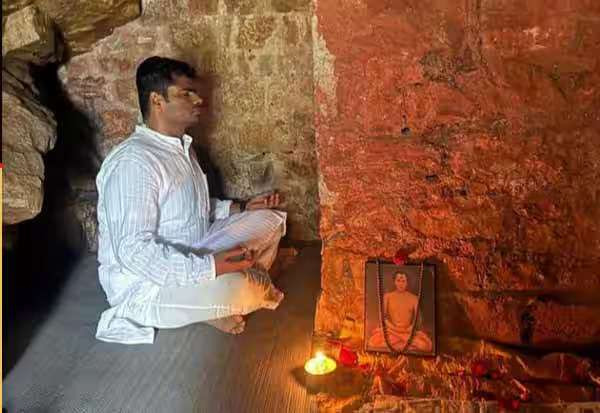 ஆன்மிகப்பயணத்தில் அண்ணாமலை; இமயமலை பாபா கோவிலில் வழிபாடு