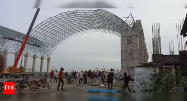 எண்ணுார் அருகே இரும்பு சாரம் சரிந்து 9 பேர் பலி 