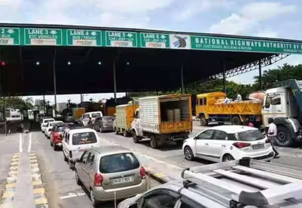 வருடாந்திர பாஸ்டேக் பாஸ்க்கு கூடியது மவுசு; 4 நாட்களில் 5 லட்சத்திற்கும் மேற்பட்டவை விற்பனை!