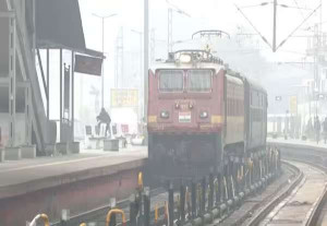 இன்று முதல் ஆதார் இருந்தால் மட்டுமே இனி ரயில் முன்பதிவு 