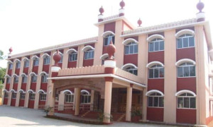 விஜய்யை காண 10,000 பேர் தான் வருவார்கள் என்று எப்படி கணித்தீர்கள்; தவெகவுக்கு நீதிமன்றம் சரமாரி கேள்வி 