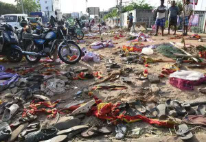 கரூரில் விஜய் பிரசார கூட்டத்தில் 41 பேர் பலியான சம்பவத்தில் நடந்தது என்ன?