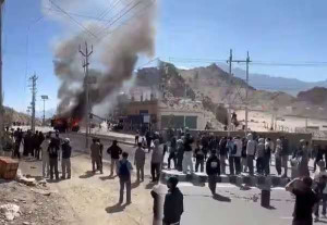 லடாக் வன்முறையில் 4 பேர் பலி… ஊரடங்கு உத்தரவு பிறப்பிப்பு