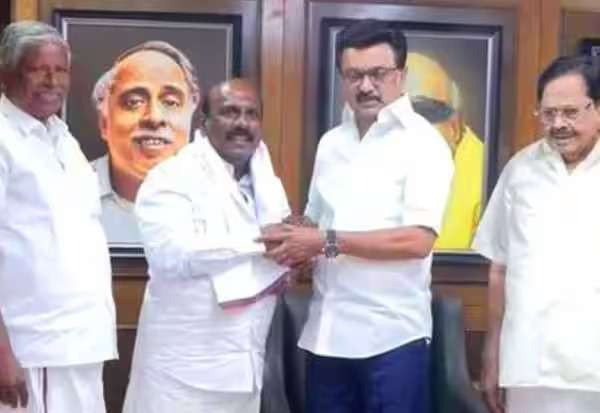 ஓ.பி.எஸ்.,சின்...கூடாரம் காலி! மனோஜ் பாண்டியனும் மாறினார் தி.மு.க.,வுக்கு!