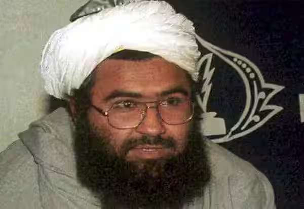 பாக். ஆக்கிரமிப்பு காஷ்மீரில் உலா வரும் மசூத் அசார்: கண்டறிந்த உளவுத்துறை 