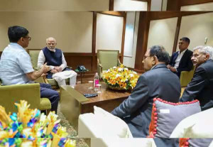 டில்லி திரும்பினார் பிரதமர் மோடி: காஷ்மீர் தாக்குதல் குறித்து முக்கிய ஆலோசனை