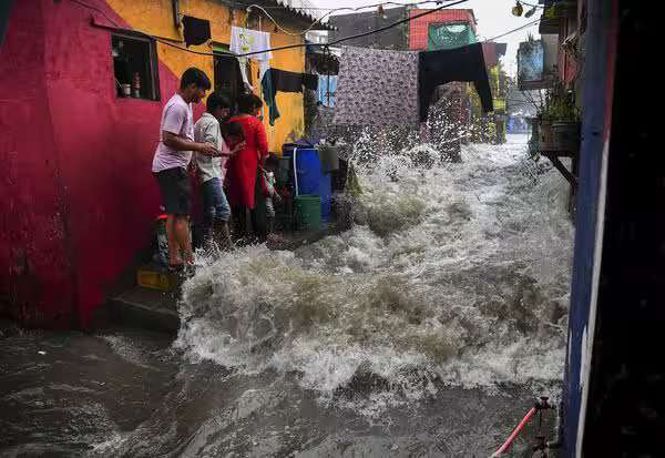 மும்பையில் 24 மணி நேரத்தில் கொட்டிய 106 மி.மீ., மழை 