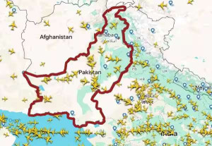 விமான தாக்குதல் பயத்தில் வான்வெளியை மூட பாகிஸ்தான் முடிவு