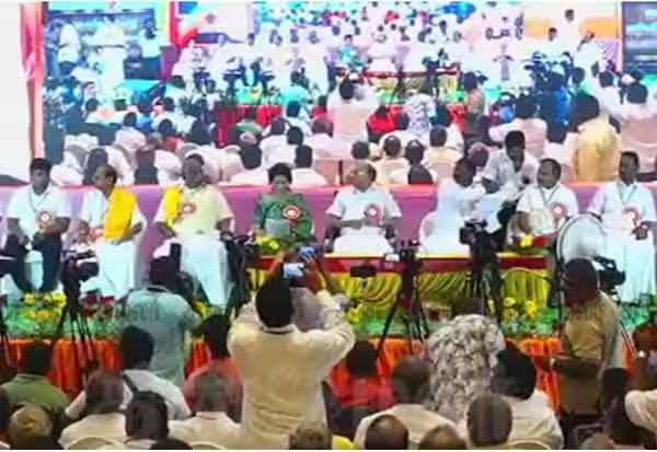 பாமக தலைவர், நிறுவனராக ராமதாஸ் செயல்படுவார்: பொதுக்குழுவில் தீர்மானம்