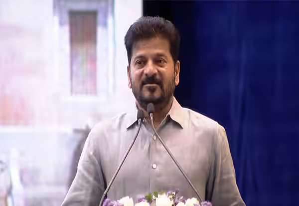 தேர்தலில் போட்டியிடும் தகுதி வயதை 21 ஆக குறைக்க வேண்டும்: தெலுங்கானா முதல்வர் ரேவந்த் ரெட்டி 