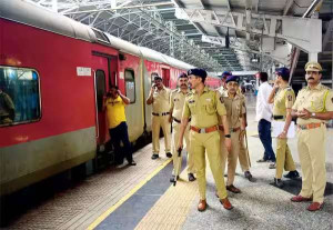 ரயில் நிலையங்களுக்கு குழுவாக வரும் திருடர்கள்; ஆர்.பி.எப்., எச்சரிக்கை