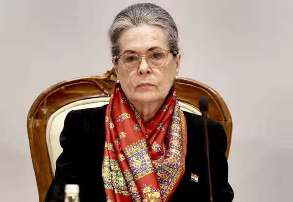 நேஷனல் ஹெரால்டு மோசடி; ரூ.142 கோடி பயன் அடைந்த சோனியா, ராகுல்: அமலாக்கத்துறை குற்றச்சாட்டு