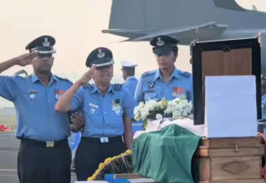 துபாயில் உயிரிழந்த தேஜஸ் போர் விமானி உடலுக்கு கோவையில் அஞ்சலி