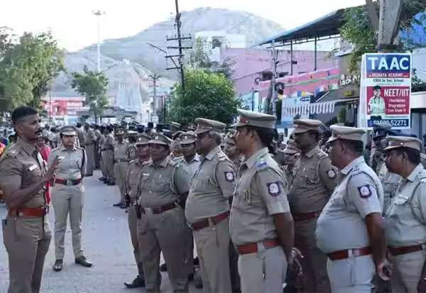 திருப்பரங்குன்றம் மலையில் தீபம் ஏற்றும் வழக்கு சி.ஐ.எஸ்.எப்., அறிக்கை தாக்கல் செய்ய உத்தரவு