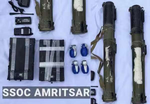 பயங்கரவாதிகள் பதுக்கிய ஆயுதங்கள் கண்டெடுப்பு; பஞ்சாப் போலீஸ் தீவிர விசாரணை
