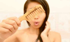 முடி உதிர்வதைத் தடுக்க...