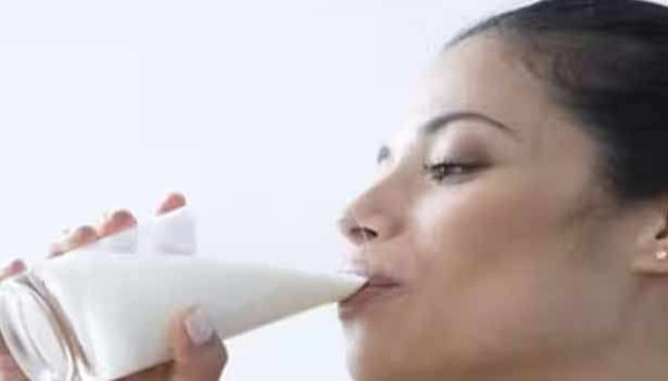 வெறும் வயிற்றில் பால் குடிக்கலமா?