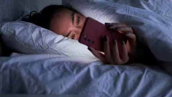 மொபைல் போன் அதிக நேரம் பயன்படுத்துவதால் புற்றுநோய் ஏற்படுமா ?