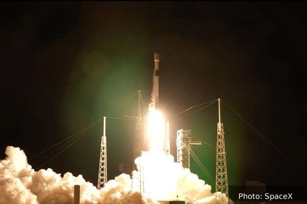24வது முறையாக விண்ணில் பாய்ந்த SpaceX ராக்கெட்-  29 செயற்கைக்கோள்கள் நிலைநிறுத்தம்