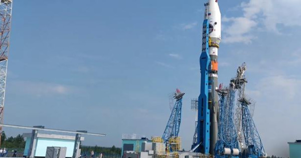 நிலவை ஆராய்வதற்காக விண்கலத்தை விண்ணுக்கு அனுப்பிய ரஷ்யா