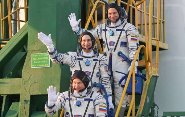 வெற்றிகரமாக  பூமிக்கு திரும்பிய ரஷ்ய வீரர்கள்