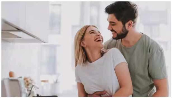 உறவில் உணர்வுப்பூர்வ நெருக்கத்தை  அதிகரிப்பது எப்படி ?