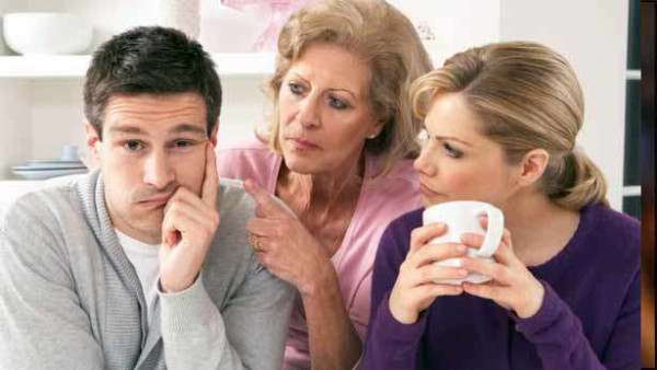 தாய் உடனான உறவு  காதல் வாழ்க்கையை பாதிக்கிறதா?