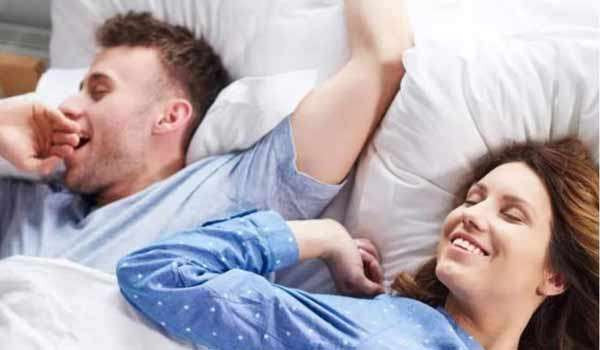 தம்பதிகள் இருவரும் தனித்தனி படுக்கையில் உறங்குவதால்  கிடைக்கக்கூடிய நன்மைகள் பற்றித் தெரியுமா?