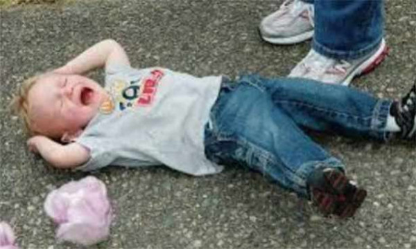 குழந்தைகளின் பிடிவாதத்திற்கு யார் காரணம்?