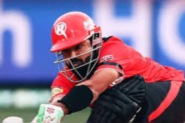 மந்தமாக துடுப்பாடியதால் வெளியேற்றப்பட்ட பாகிஸ்தான் வீரர்