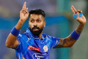 IPL-லில் 5 விக்கெட் வீழ்த்திய முதல் கேப்டன்! ஹர்திக் பாண்டியா அபார சாதனை