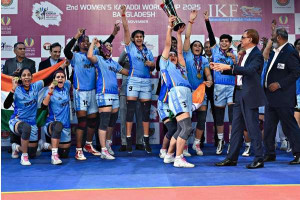  ஒரே மாதத்தில் 3 உலகக்கோப்பை - ஆதிக்கம் செலுத்தும் இந்திய மகளிர் அணி