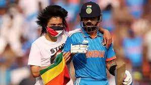 பாலஸ்தீன கொடியுடன் விராட் கோலியை பிடிக்க முயன்ற இளைஞரால் பரபரப்பு