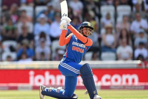 வரலாற்று சாதனை படைத்த இந்திய வீராங்கனை மந்தனா