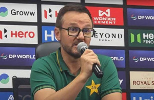 நாங்கள் கைகுலுக்க தயாராக இருந்தோம்..... மௌனம் கலைத்த பயிற்சியாளர்