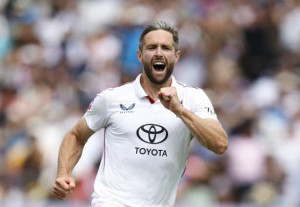 சர்வதேச கிரிக்கெட்டில் ஓய்வை அறிவித்த இங்கிலாந்து வீரர் கிறிஸ் வோக்ஸ்