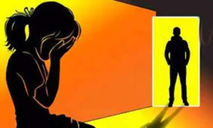 சிறுமியை பாலியல் துன்புறுத்தலுக்குட்படுத்திய தந்தை உட்பட 5 பேருக்கு விளக்கமறியல்