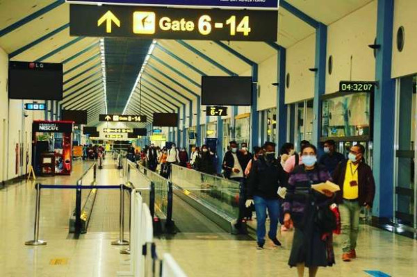 இலங்கை சென்ற கனேடிய பெண் கட்டுநாயக்க விமான நிலையத்தில் கைது