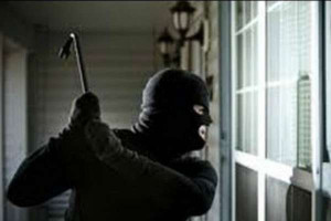 இலங்கையில் வயோதிபப் பெண்ணை கட்டி வைத்துவிட்டு வீட்டில் கொள்ளை