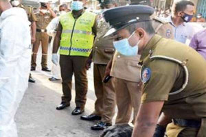 இலங்கையில் பைக்குள் மீட்கப்பட்ட சடலம் - 6 பேர் கைது