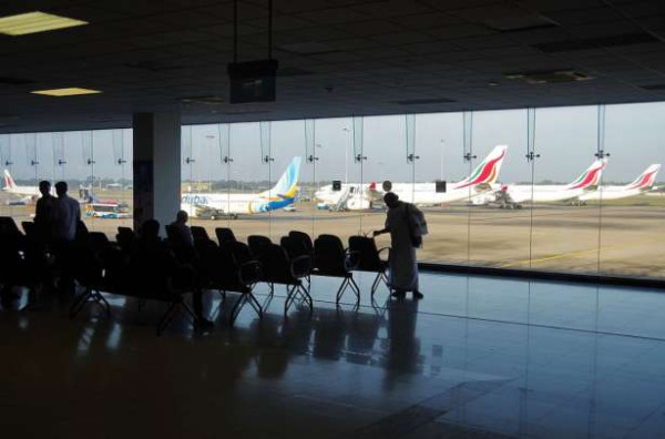 கட்டுநாயக்க விமான நிலையத்தில் பெண் கைது