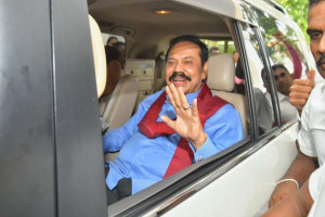 உத்தியோகபூர்வ இல்லத்திலிருந்து வெளியேறினார் மஹிந்த