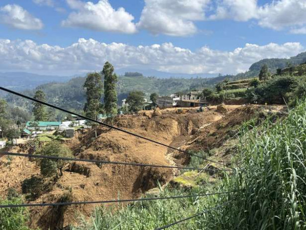 இலங்கையில் பொதுமக்களின் வாழ்க்கையை இயல்பு நிலைக்கு கொண்டுவர முயற்சி