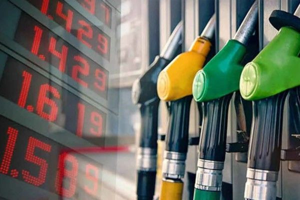 இலங்கையில் அதிக விலைக்கு எரிபொருளை விற்பனை செய்த எரிபொருள் நிரப்பு நிலையம் முற்றுகை