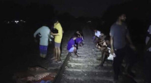 கிளிநொச்சியில் தொடருந்துடன் மோதி பரிதாபமாக உயிரிழந்த குடும்பஸ்தர்