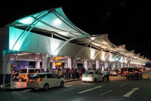 கட்டுநாயக்க விமான நிலையத்திலிருந்து பயணி ஒருவர் வெளியேற முற்பட்ட போது கைது